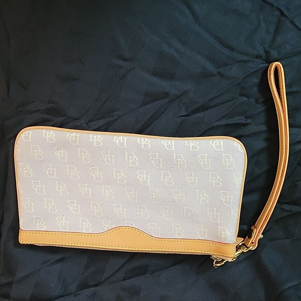 Dooney & Bourke wristlet